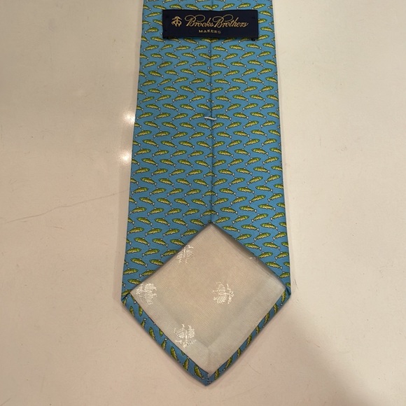 Like new pure silk Brooks Brothers fish print tie - Picture 3 of 4